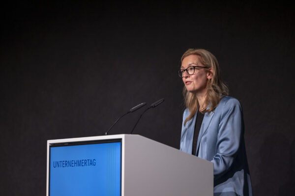 Unternehmertag 2024 unter dem Motte, Wege zum Erfolg, Bild aufgenommen in der Spoerry-Halle der Uni Liechtenstein in Vaduz am 12.09.2024 
- Sabine Monauni Regierungschef-Stellvertreterin Fürstentum Liechtenstein 
FOTO & COPYRIGHT: DANIEL SCHWENDENER