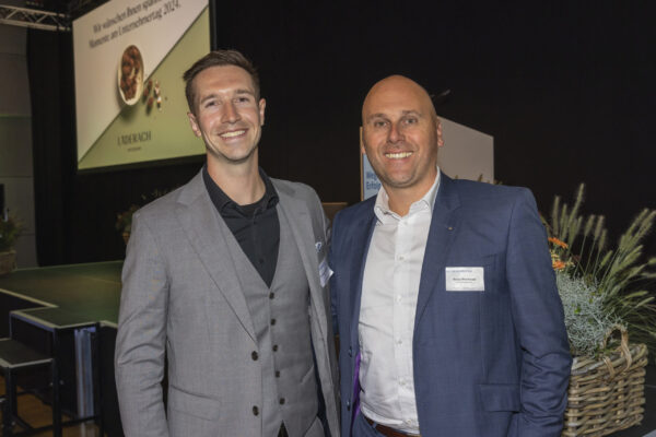 Unternehmertag 2024 unter dem Motte, Wege zum Erfolg, Bild aufgenommen in der Spoerry-Halle der Uni Liechtenstein in Vaduz am 12.09.2024 
- Christian Bredemeier Chief Sales Officer Jedsy und Marco Weishaupt Gründer und Verwaltungsratspräsident b_smart selection (v.l.) 
FOTO & COPYRIGHT: DANIEL SCHWENDENER